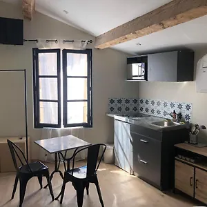 Apartment Arles: De La Place, Arles